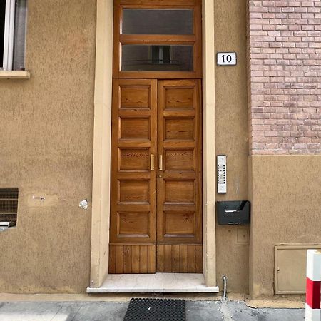 Charming Apartment Near Saragozza Bologna Bagian luar foto