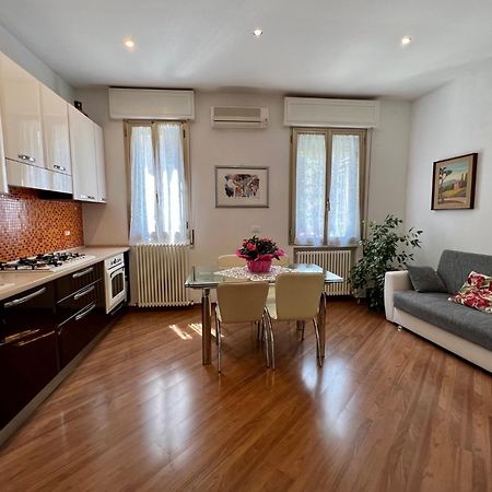 Charming Apartment Near Saragozza Bologna Bagian luar foto