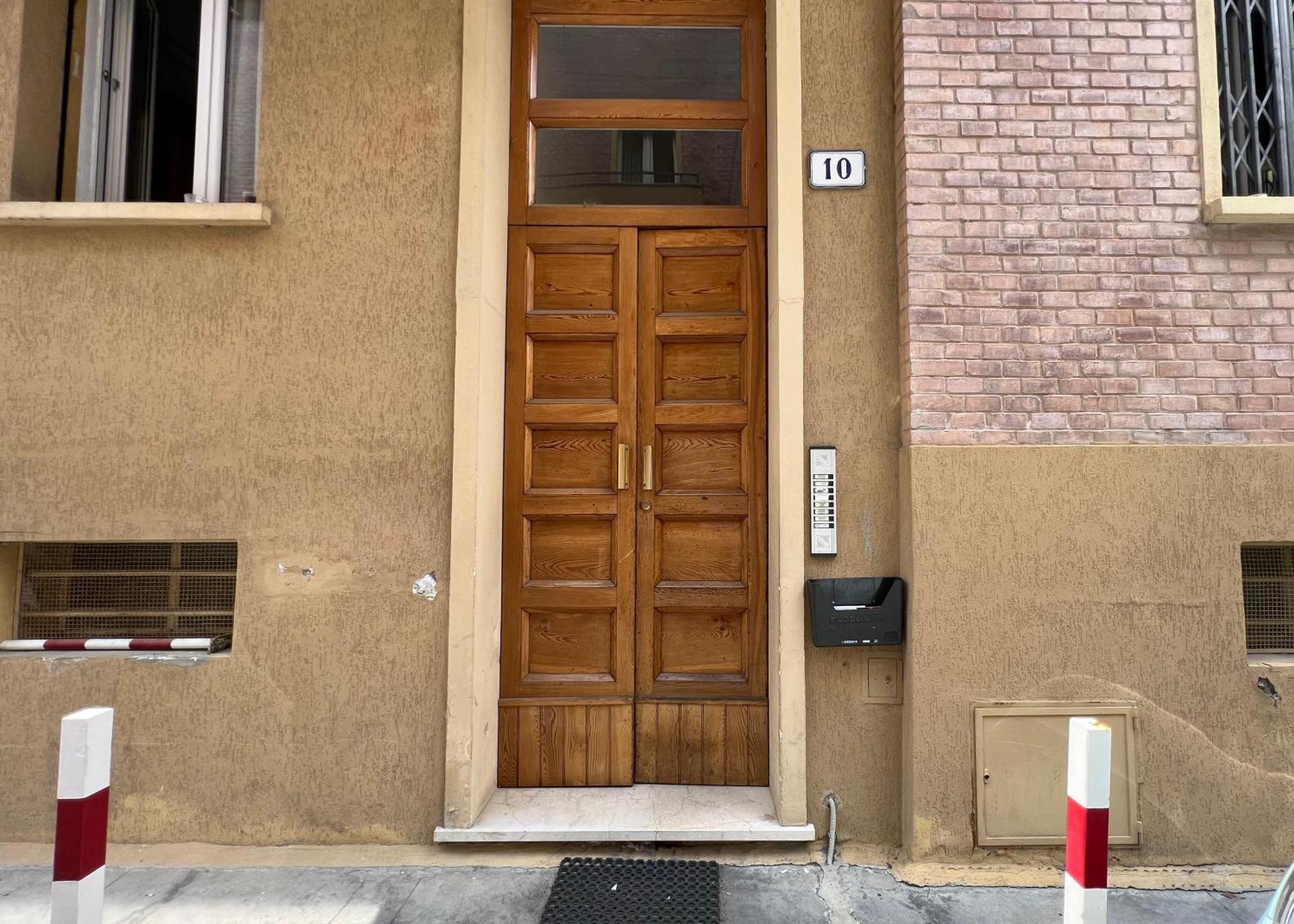 Charming Apartment Near Saragozza Bologna Bagian luar foto