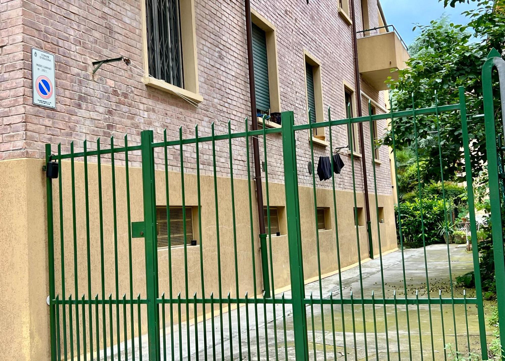 Charming Apartment Near Saragozza Bologna Bagian luar foto