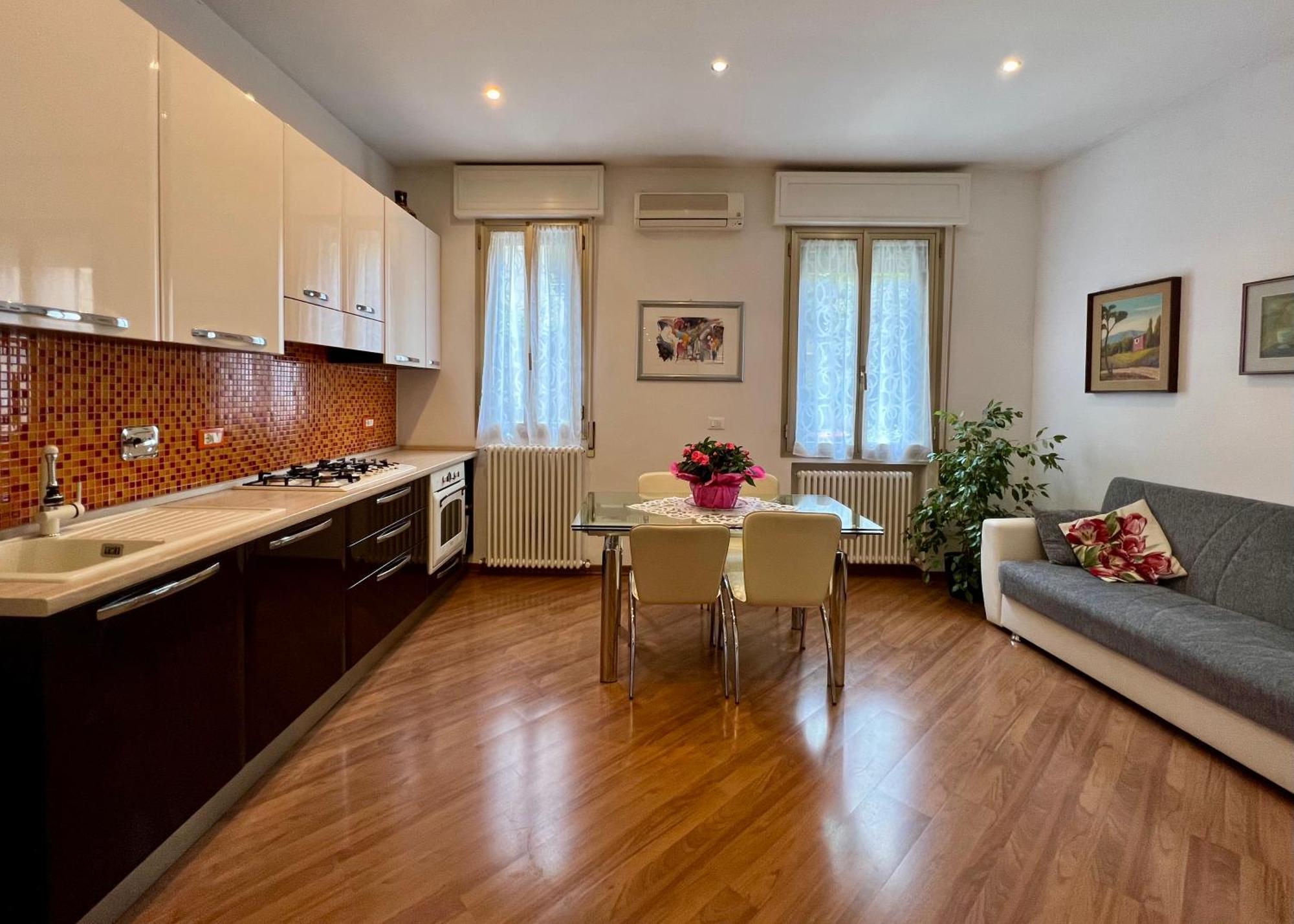 Charming Apartment Near Saragozza Bologna Bagian luar foto