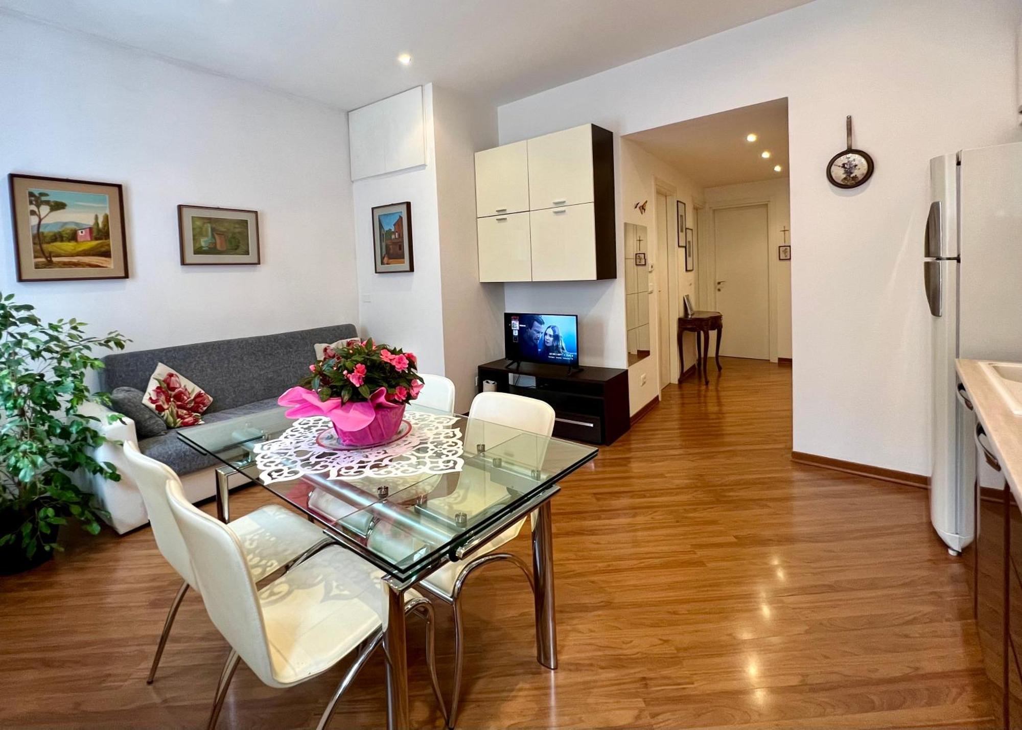 Charming Apartment Near Saragozza Bologna Bagian luar foto