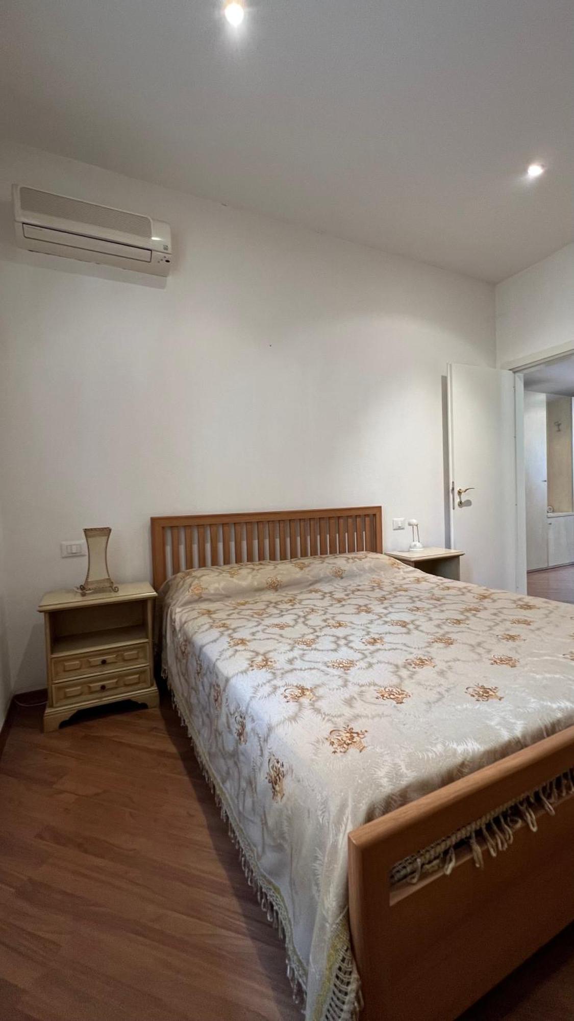 Charming Apartment Near Saragozza Bologna Bagian luar foto