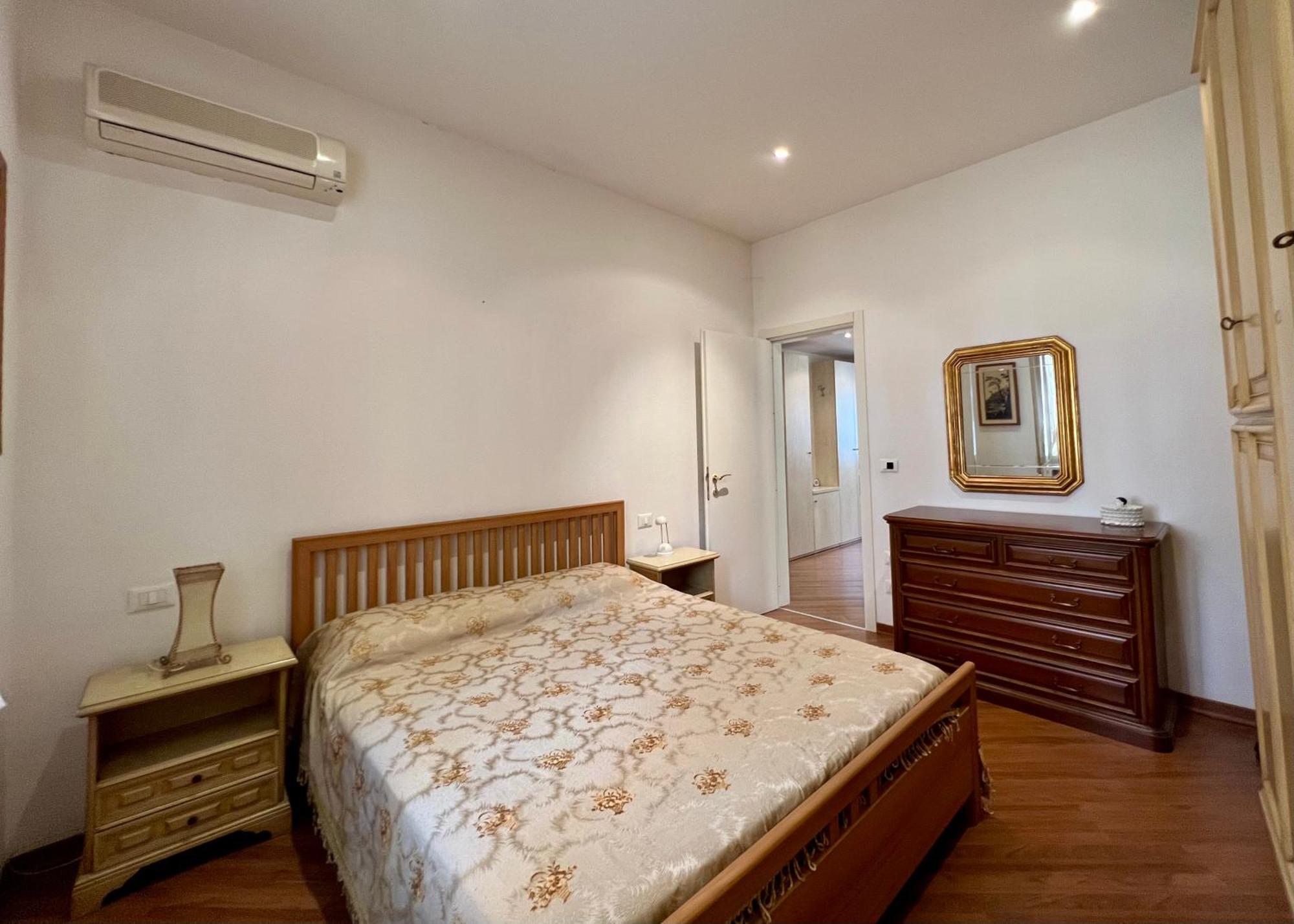 Charming Apartment Near Saragozza Bologna Bagian luar foto