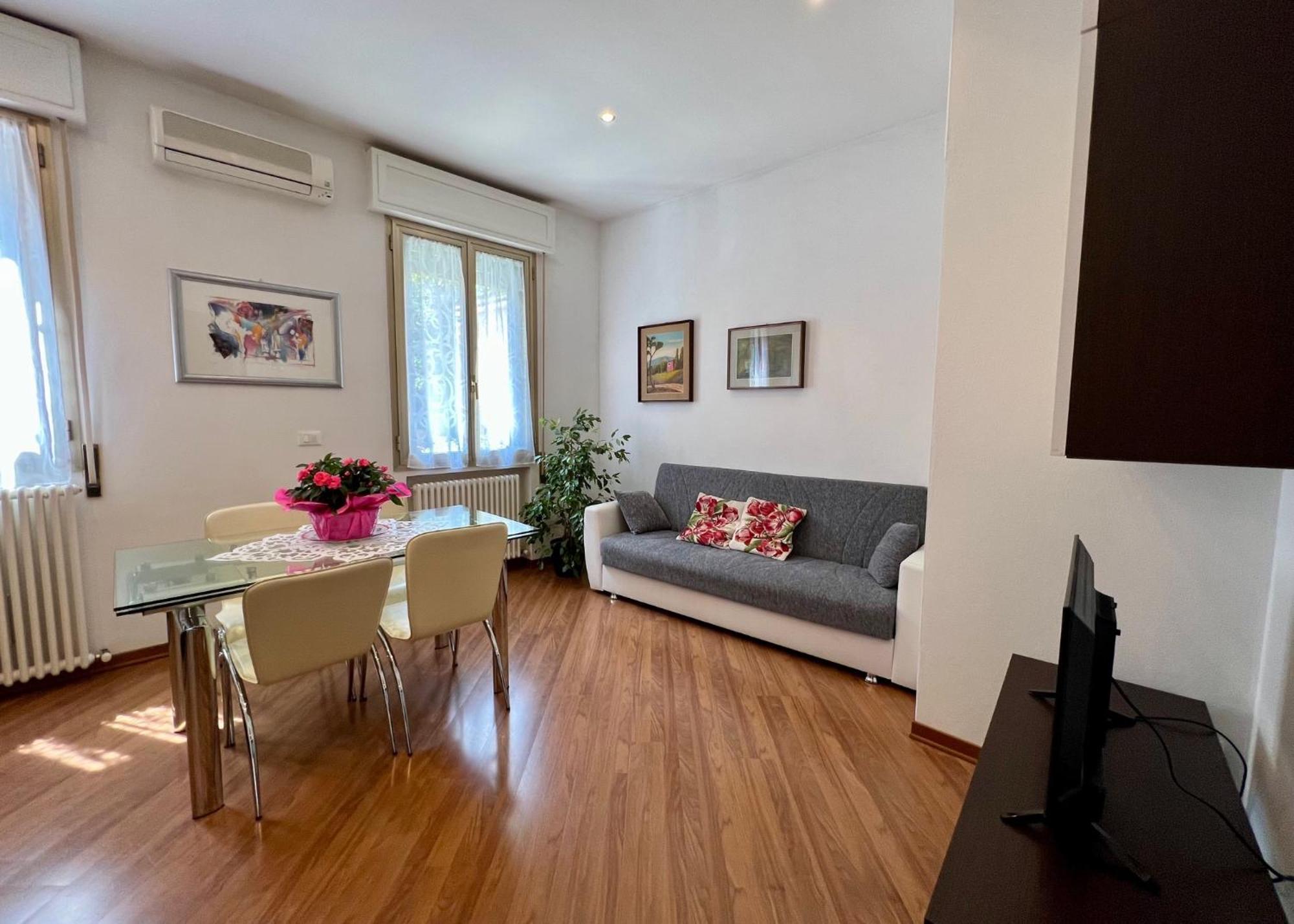 Charming Apartment Near Saragozza Bologna Bagian luar foto