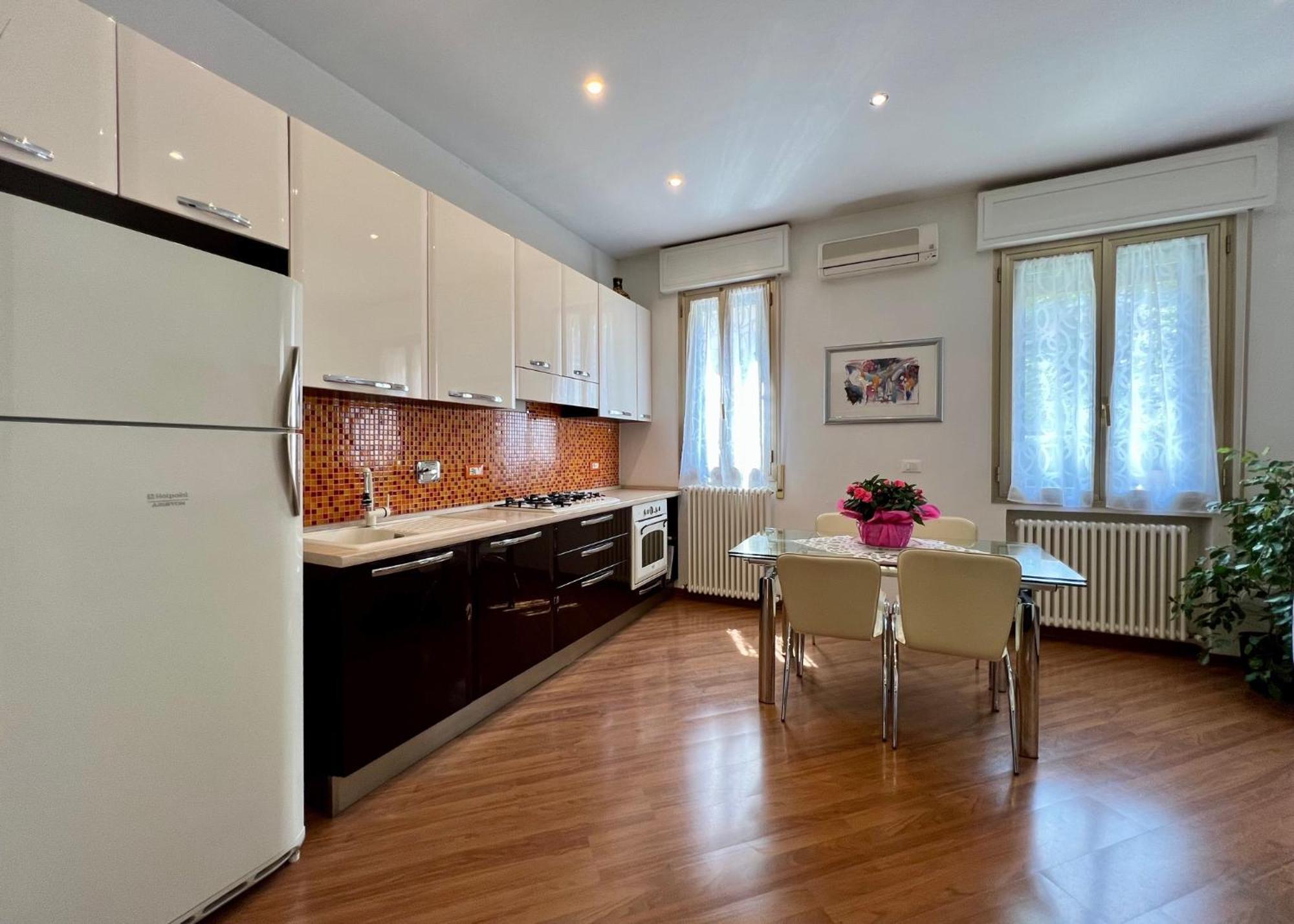 Charming Apartment Near Saragozza Bologna Bagian luar foto